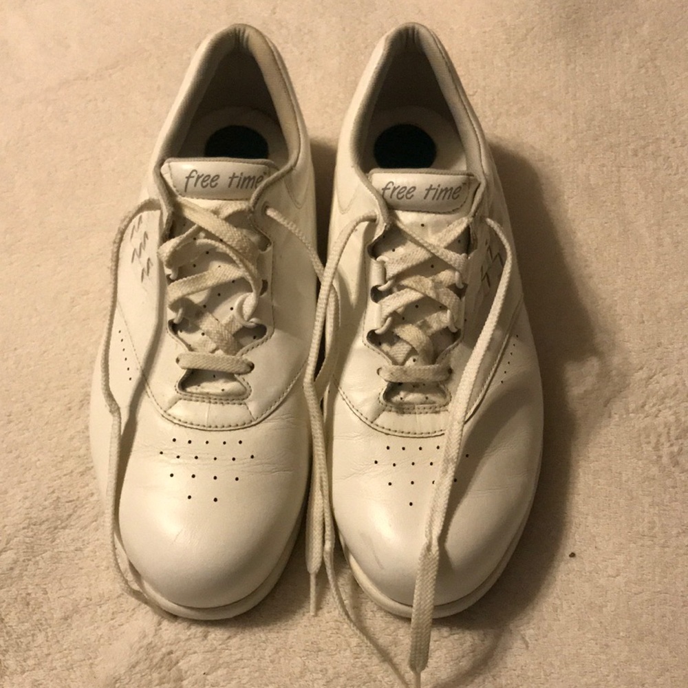 Comfortable SAS work shoes. Size 10 1/2 wide.